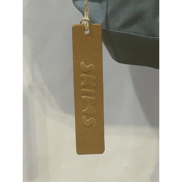 NWT SKIMS Women's Gray Sports Bra Size M - Picture 3 of 6